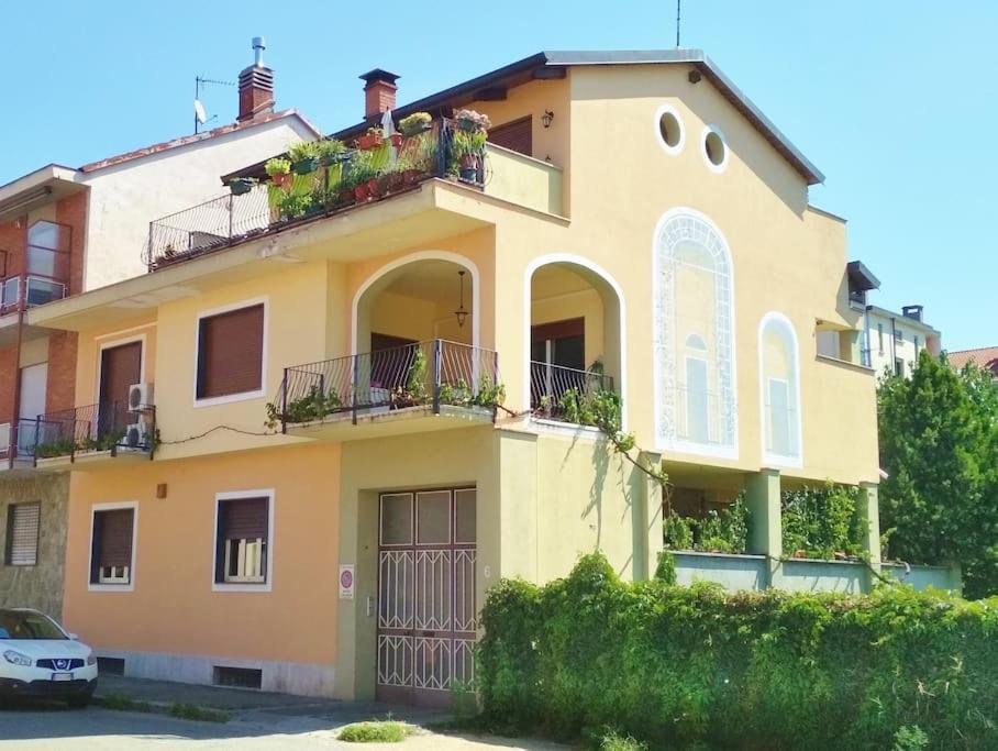 Una Pratica Mansardina Turim Exterior foto